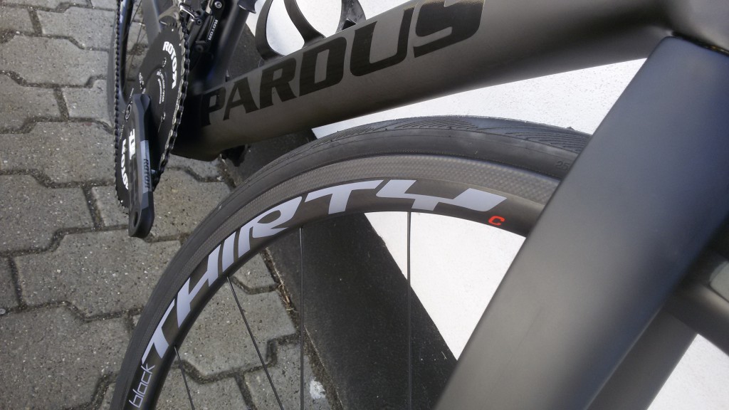 Her et udsnit af en Pardus cykel udstyret med Black Inc hjulsæt.